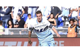 4位なのに…ラツィオのファンが衝撃的バナー、主力2選手を「金の亡者」呼ばわり 画像