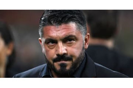 ガットゥーゾ、勝ったのに審判にブチ切れ！選手に止められて謝る 画像