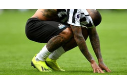 武藤の同僚、「短いソックスへの愛」を告白！ただし監督は笑う 画像