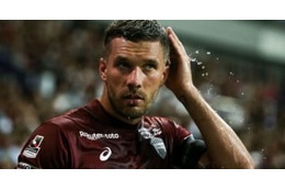 ポドルスキの「野球センス」ってどうなの？ネイマールらと比べてみる 画像