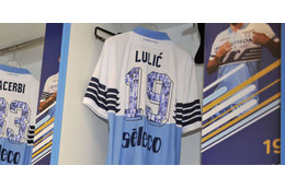 ラツィオが披露したモザイク柄の奇妙な背番号、その正体は… 画像