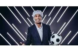 ロナウジーニョ、借金でパスポート没収…口座には750円しかない？ 画像