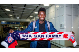 カナダの超天才18歳デイヴィス、ついにバイエルンに合流！最初の感想は 画像