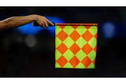 審判が選手に「ヘッドバット」！5年の活動停止処分に… 画像