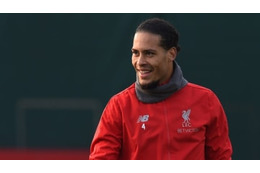 ファン・ダイク、練習で「真っ黒スパイク」履く！拡大して見ると 画像