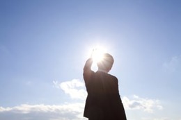 情弱とは「手帳は真っ黒で通帳が真っ白」な人 画像