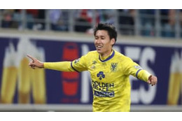 鎌田、カップ戦で決めた！早くも公式戦二桁ゴール達成 画像