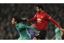 フェライニ衝撃の髪掴み攻撃が話題！エメリ監督が「切ったらどう？」 画像