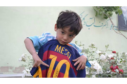 メッシにユニを貰った少年、悲劇的状況に…その理由があまりに切ない 画像