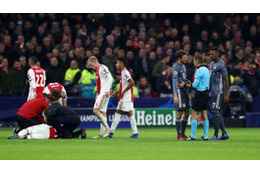 CLで衝撃ケンカキックをぶちかましたT・ミュラー、謝罪する 画像