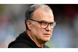 「スパイ疑惑」で抗議されたビエルサ監督、記者会見で70分講義する 画像