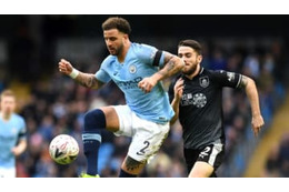 強すぎるマンチェスター・シティ、CKフラッグもぶっ壊す！ 画像