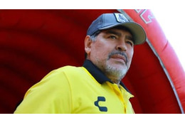 マラドーナ監督のGK、マラドーナの刺青を彫る 画像