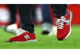 リヴァプールのクロップ監督がNBスニーカーをカスタムするとこうなる 画像