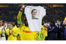 遺体発見のサラのために皆集まって…ナント、チケット代を格安に 画像