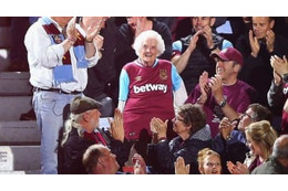 102歳のウェストハムファンが死去…その生涯に「サッカーの母国」を感じる 画像