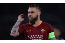 デ・ロッシ、キャプテンマークを全力拒否！思いっ切り投げ返す 画像
