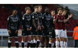 サッカーのフリーキック、“壁”のルールが変更へ　何が禁止される？ 画像