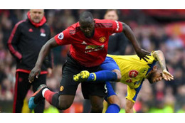 吉田麻也、リベンジならず…怪物FWルカクにやられた圧巻2ゴールを見る 画像