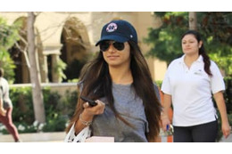 あのサッカーファンとして有名なセクシーポルノ女優が蹴る！そして大量抜きだ！ 画像