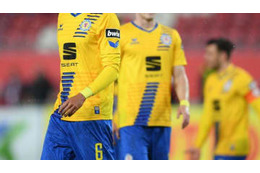 最悪の「ダブルミス」！ドイツ3部での衝撃珍プレーが話題 画像