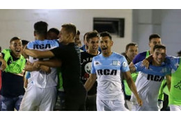 「人の頭蓋骨」 をパレードに持ちこんだファンがいた…彼が感動を呼んだワケ 画像