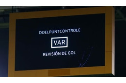 超レアなVAR！退場になった選手、イエロー取り消しで喜ぶも一発レッド 画像