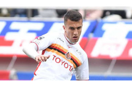 名古屋MFシミッチ、ボール奪取からの「楔パス」が意味不明だった 画像