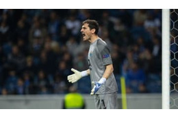 カシージャス、心臓発作で病院に運ばれる 画像