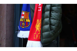 これが効いた？リヴァプールサポ、深夜にバルサ宿舎で花火ぶちかます 画像