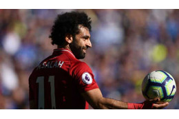 リヴァプール選手たちがザワつく…サラー、飛行機でびっくりの「寝姿」 画像