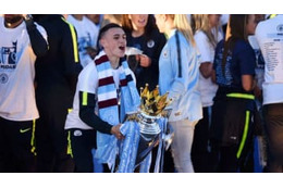 シティ、なんと優勝トロフィーを粉々に破壊！という映像が話題に 画像