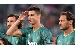 ロナウド、慈善試合でも！ピルロのパスから「華麗バイシクル」はこんなの 画像