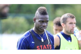 悪質タックルのバロテッリ、厳しい処分に。去就にも大きな影響か 画像