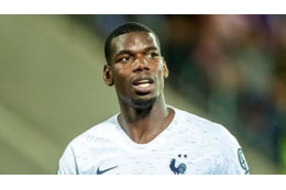 ポグバ、あの国で「アジアの文化」に触れる！伝統の帽子もかぶる 画像