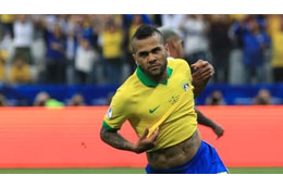 36歳アウヴェスまだすごい！味方を“差配”した「圧巻」攻撃参加がこれ 画像