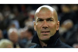 ジダンはいまも神！47歳でやった「マジカルヒールリフト」がこれ 画像