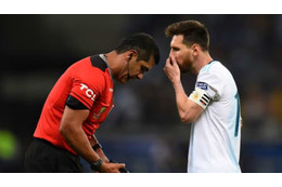 メッシ、審判団に怒り爆発！「VARを一度たりともしなかった」 画像