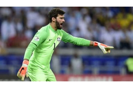 GKアリソン、メッシの“神シュート”を無効化した驚愕の「捕球」がこれ 画像