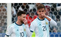 メッシはいい先輩！後輩ディバラにあげた「赤リボン」の話がおもしろい 画像