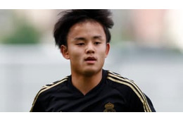 久保建英、レアル選手と二人一組に…手をつないだのはあの選手だ！ 画像