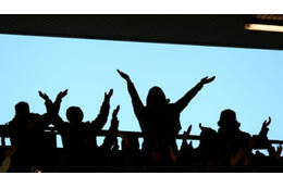 マジですごい、歴史的「8万人のバイキングクラップ」がこれ 画像