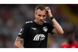 香川と仲良しだったグロスクロイツ、ひでぇ…3部選手への「非道キック」がこれ 画像