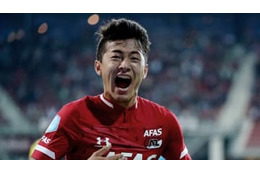 19歳の日本人が連日の衝撃！AZ菅原由勢、デビュー戦でゴールを決める 画像