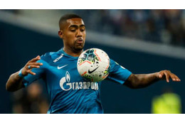 ゼニト移籍のマウコン、主審にボールをぶち当てる！「衝撃シーン」がこれ 画像