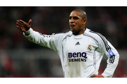 ロベカル自画自賛！あの伝説FKを超える「絶対再現できない変態ゴール」がこれ 画像