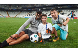 リヴァプール選手とボールを蹴りあった「子供たち」の映像がすごい！ 画像