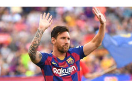 パンツ一丁のメッシ、砂の上でやっている練習がこれ 画像