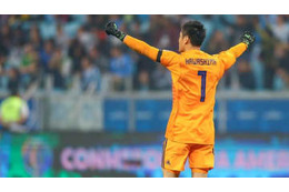 川島が大仕事！カバーニを止めた決死の「超セーブ」がこれ 画像