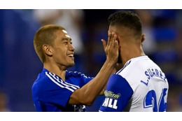 香川真司、サラゴサ若手ともう仲良し！愛しの「顔ペシペシ」がこれ 画像